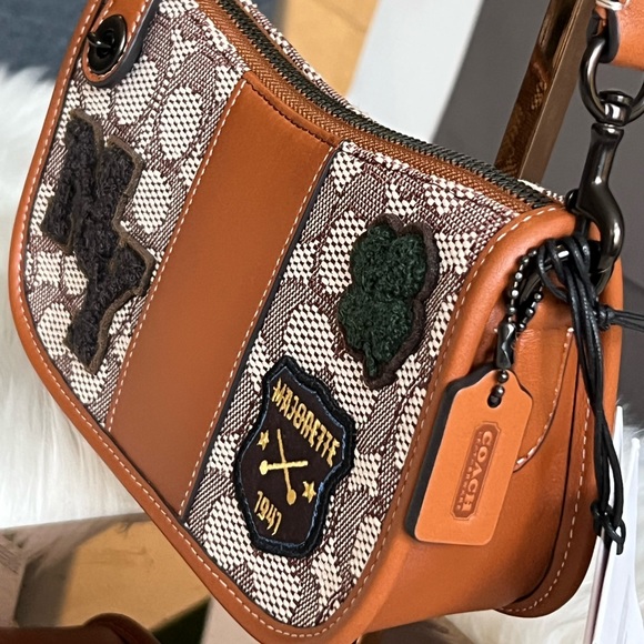 CG169 - Coach Swinger 20 in Signature Jacquard with Varsity Patches - Picture 10 of 12